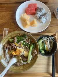 住進了侗寨的民宿天花板