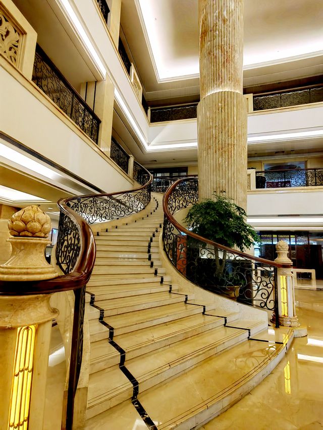 寧海金海開元名都大酒店，外觀樸實，內在典雅