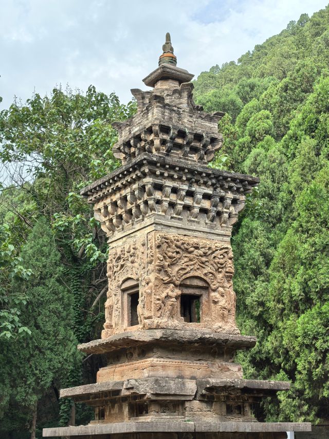 龍虎塔