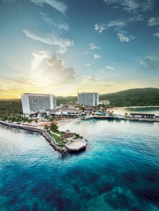 🌴🛏️ Ocho Rios' Best Sleeps: Moon Palace Jamaica! 🌊