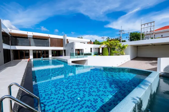 芭提雅大象村九臥豪華別墅