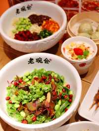佛山新開的餐廳,提供比臉還大的biangbiang面。