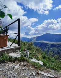 格魯吉亞境內高加索山脈最高峰。