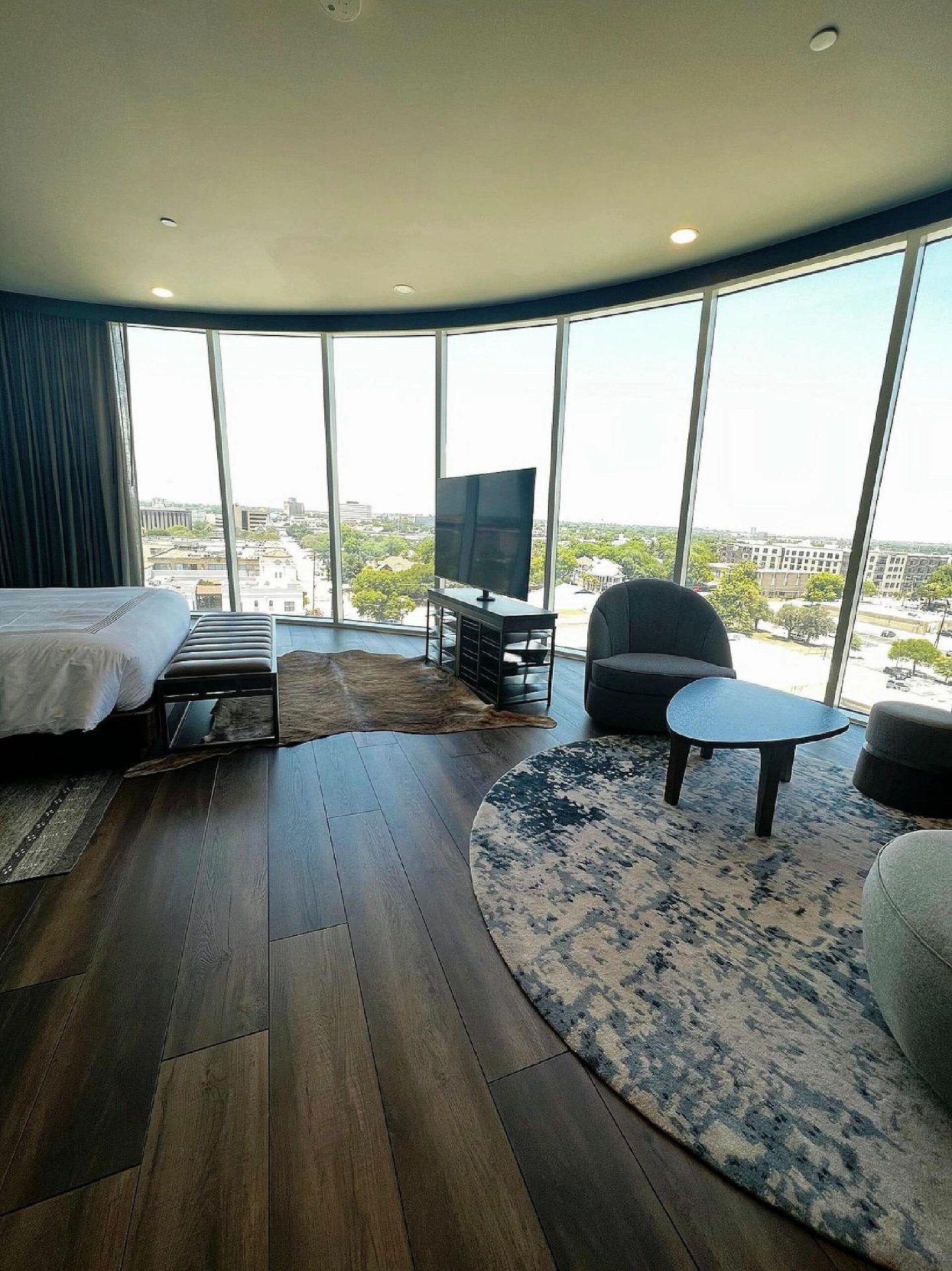 Thompson San Antonio Riverwalk! A budget hotel worth staying at again and again||Thompson San Antonio Riverw.