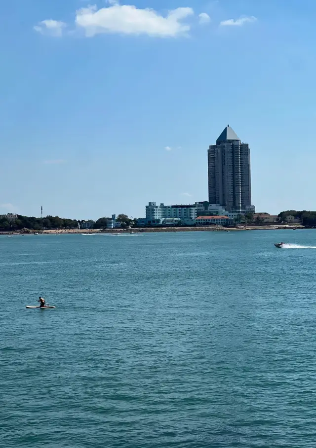青島丨在第一海水浴場看日落黃昏。