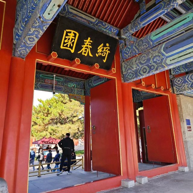 Summer Palace Autumn Stroll