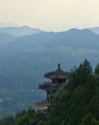 雲端之上·靈秀奇峰。