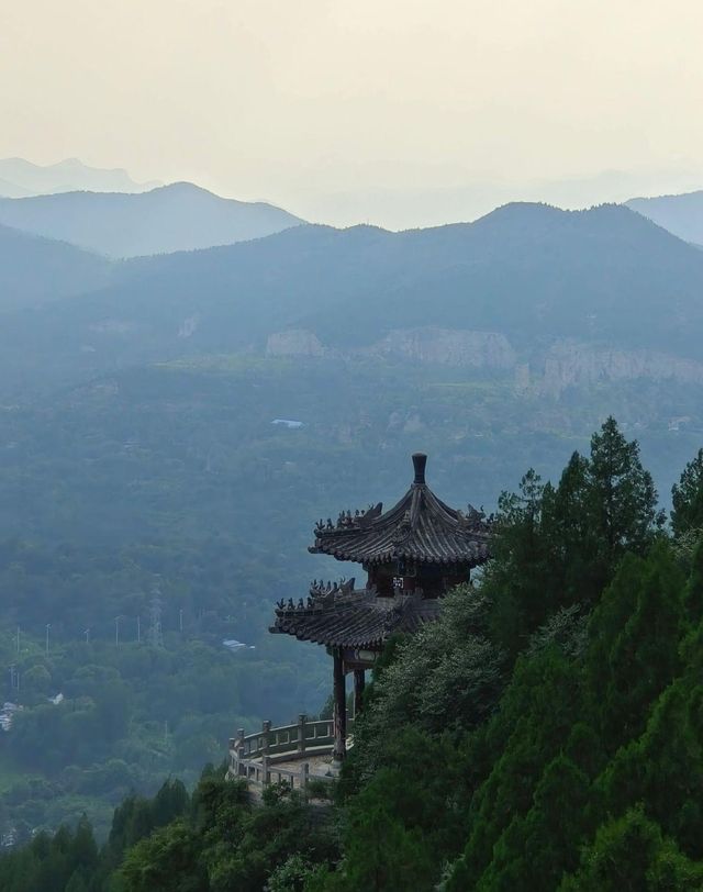 雲端之上·靈秀奇峰。