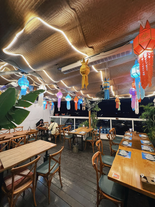 版納高空絕美泰餐廳 明星同款打卡地！