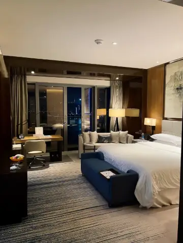 10-min walk to University of Washington, cheaper than renting a house