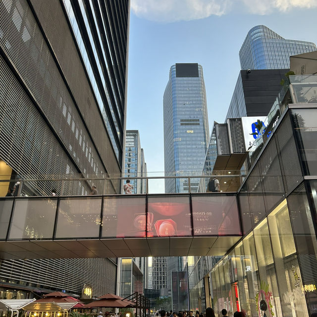 🌟萬象天地：潮流地標，解鎖時尚與藝術的完美融合！