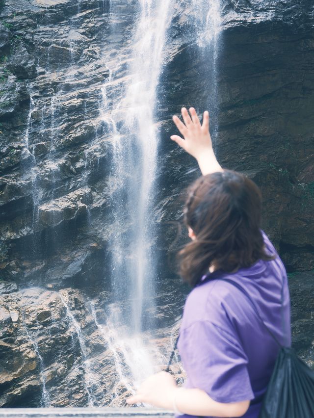 廬山三日遊以為是山，其实是城