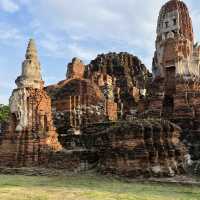 목이 잘린 불상머리가 있는 사원🇹🇭