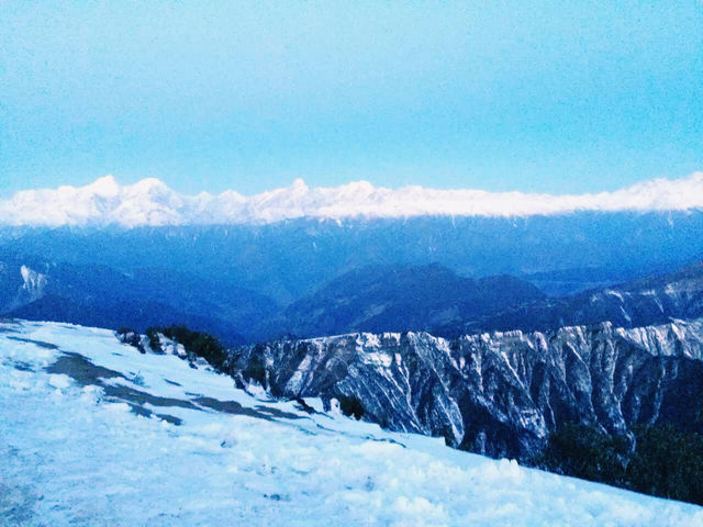 四川省著名雪山推薦：牛背山。非常適合拍照打卡看日出遊玩！