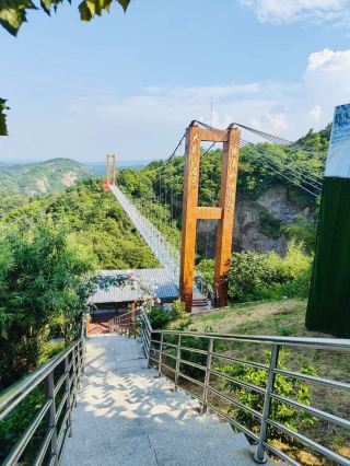 [Exploring Dabie Mountains: A Journey Through Stone Cave Scenic Valley]