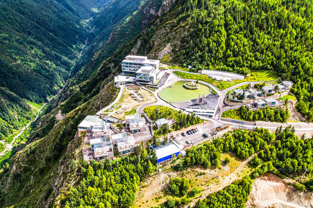 四姑娘山·天空之城懸崖酒店 | 住進雲端