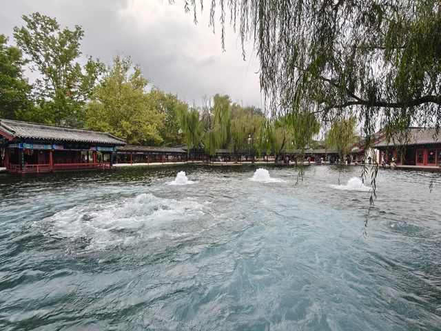 明水古城美到窒息！烏鎮團隊操刀的泉水仙境
