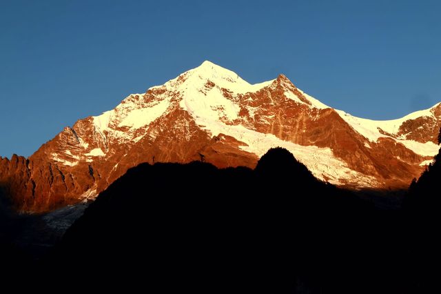 秋天在雨崩村欣賞梅里雪山的日照金山