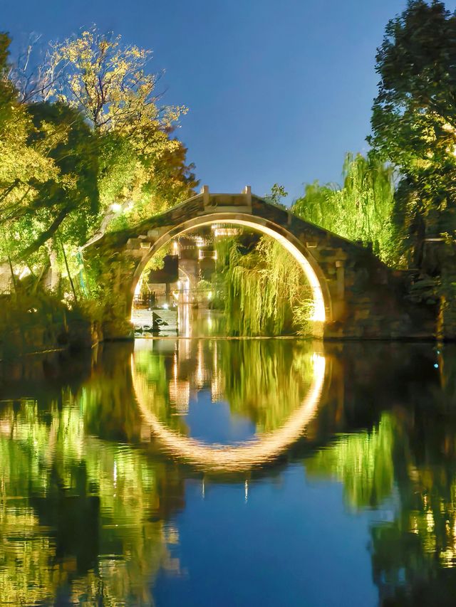 鹽官入夜,一幅被燈火喚醒的古畫 鹽官入夜,一幅被燈火喚醒的古畫