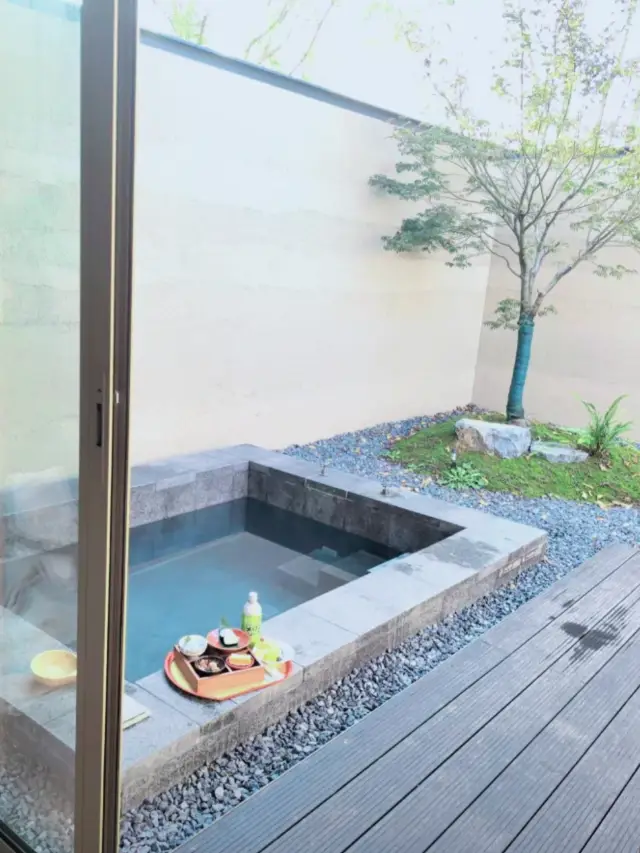 A private hot spring guesthouse I'd happily revisit! It meets all my requirements