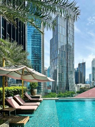 โรงแรมเดอะแลงแฮม จาการ์ตา | พระราชวังแห่งศิลปะที่ซ่อนตัวอยู่ท่ามกลางป่าตึกระฟ้า – จุดถ่ายภาพที่สวยงามน่าทึ่ง!