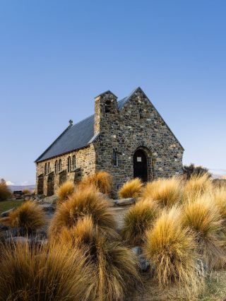 Land in Queenstown and depart! 5-day small group tour of New Zealand's South Island for worry-free travel.