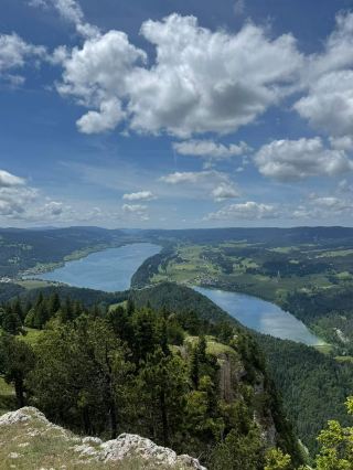 四つの湖の全景、牛の鈴の音と共に：スイスで最も奥深い展望台