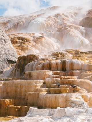 Grab a last-minute deal on a Yellowstone small group tour at a super low price! Round-trip from Salt Lake City with airport transfers