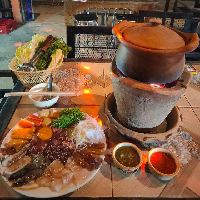 หมูจุ่มรสแซ่บ : ร้านอ้ายโตน