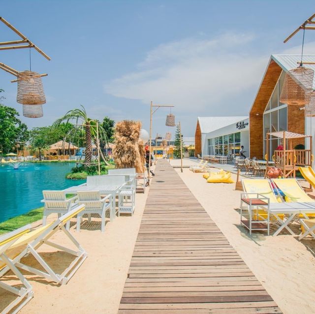 “ The Beach กลางกรุง