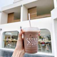 STIRR Coffee ร้านคาเฟ่วิวทะเล ริมหาดแสงจันทร์
