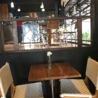 來峇里島「十大必吃餐廳」之一，喝杯新鮮果汁冰沙，大杯爽快：Warung Mina Legian