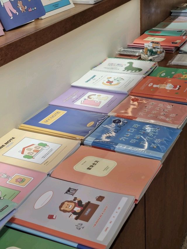 아기자기한 소품샵 둘러보는 재미가 있는 지중해마을