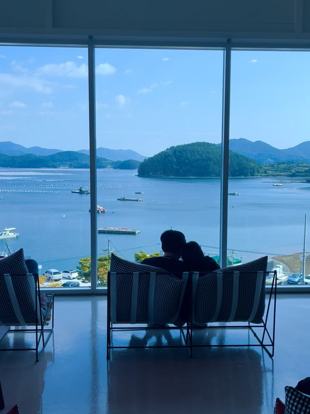 앞으로는 바다, 뒤로는 단풍뷰 카페✨
