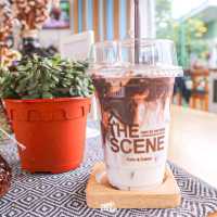 จิบกาแฟรับลมชิลๆ ที่คาเฟ่วิวโค้งแม่น้ำ