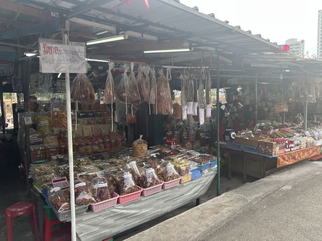 ตลาดชุมชนทางขึ้นวัดเขาตะเกียบ