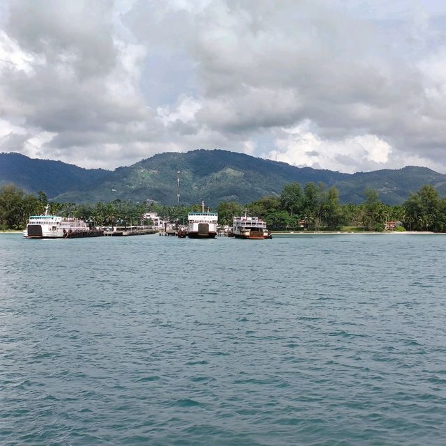 เรือข้ามฟาก ไปยังเกาะสมุย