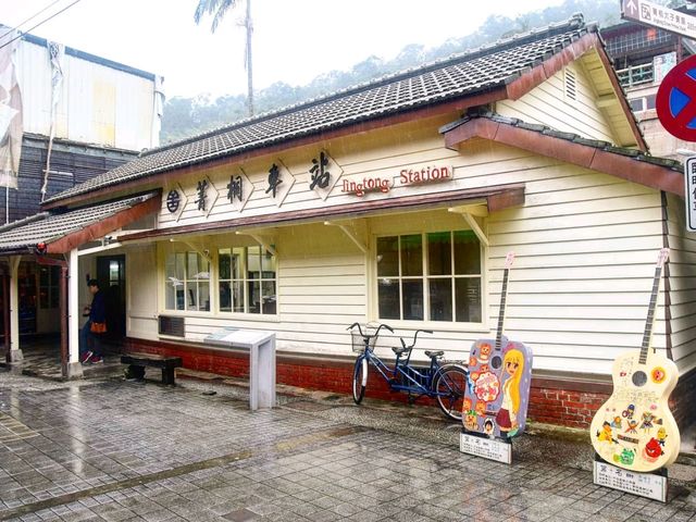 핑시선 종착역에서 죽통에 염원을 담은 소원을 적다. 징통역 菁桐車站 