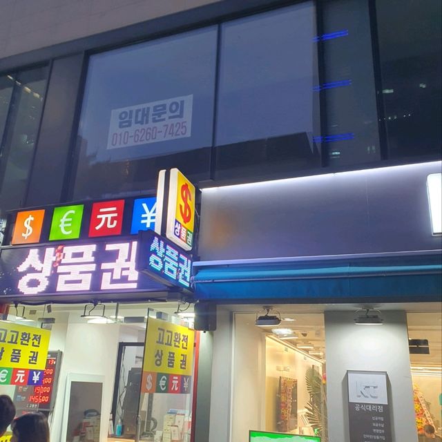 試了好多不同的新明洞街頭小吃🤩