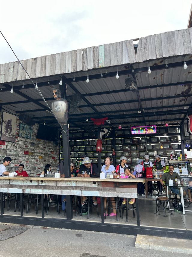 ร้านบะหมี่ร้านดังย่านนครนายก โดยโหน่ง ชะชะช่า