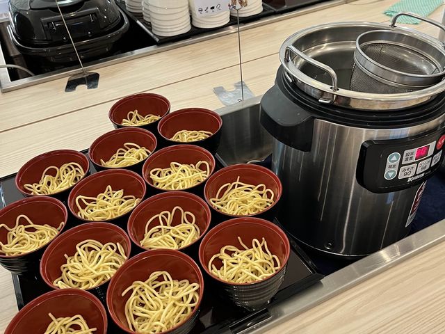 バラエティ豊富な沖縄料理をサンセットとともに。