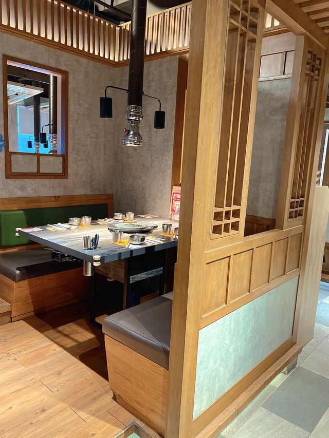 着住韓服玩play Room食韓燒