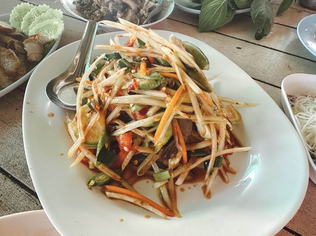 ร้านส้มตำ โซ้วหรั่งแซ่บอีหลี จันทบุรี 