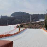 หนาวนี้ไปเล่นสโนว์บอร์ดที่ Jisan Forest Resort ❄️