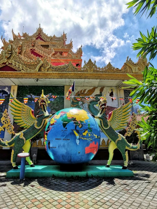 Respledent Burmese temple in George Town