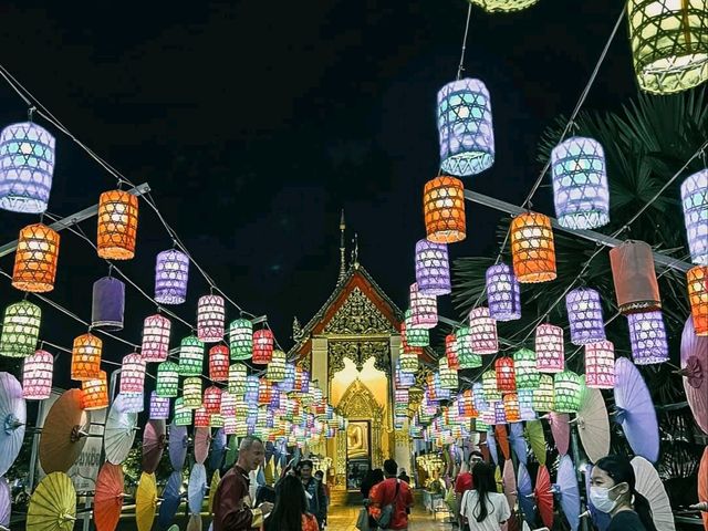 Walking street จ.น่าน หน้าวัด ภูมินทร์