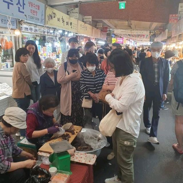 廣藏市場🤩麻藥飯捲！生牛肉+生章魚還有一個綠豆餅