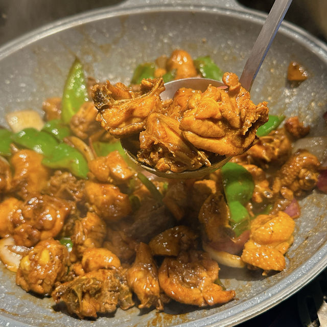 又雞煲，又海鮮，仲有羊肉打邊爐