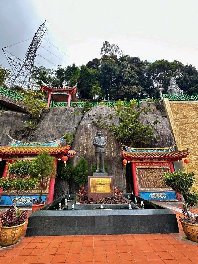 แนะนำว่าต้องมา Chin Swee Caves Temple 