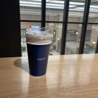 高速ターミナル駅直結！有名なクリームラテが飲めちゃう！